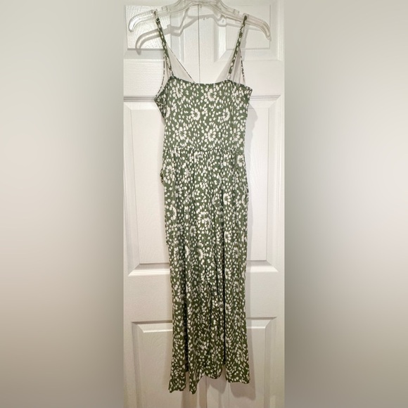 Kaileigh Green and White faux Wrap-Style crop Jumpsuit. Size Small P. Worn once - Picture 3 of 16